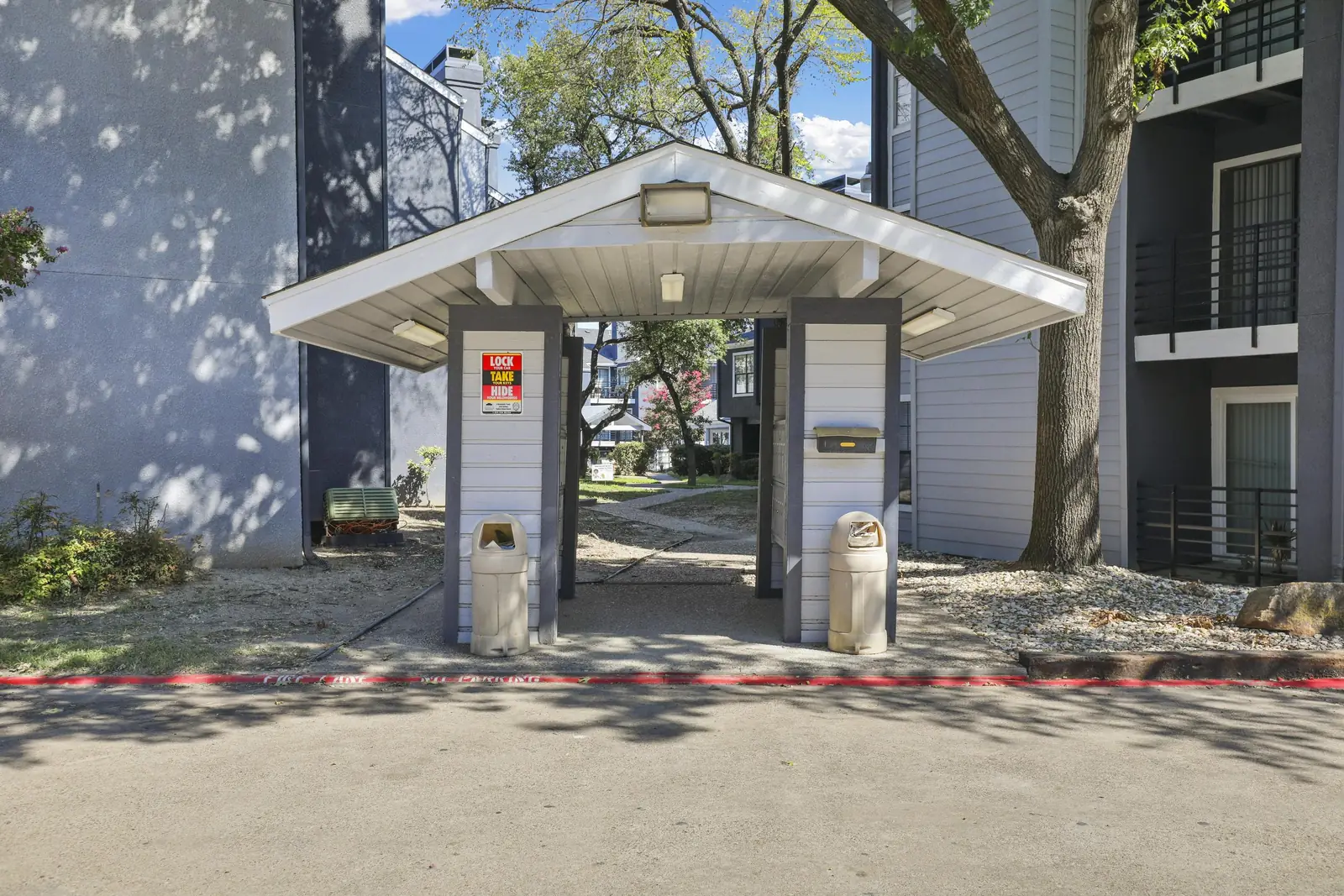 Covered mail center at Village Oaks
