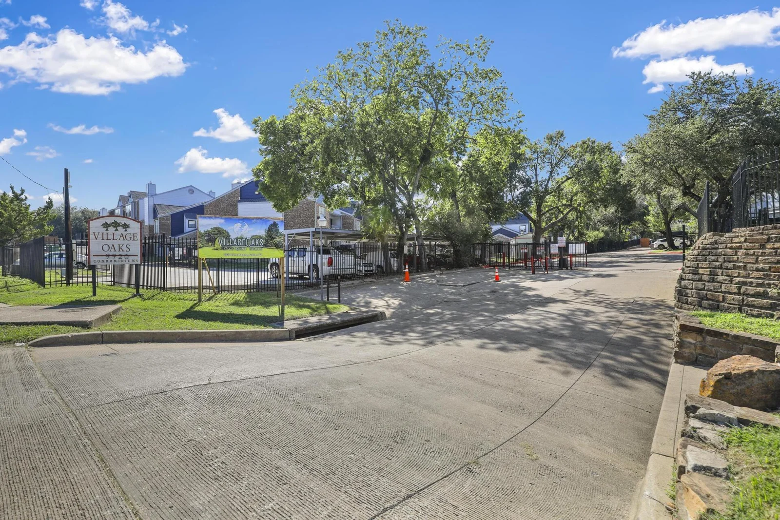 Village Oaks Apartment Homes photo