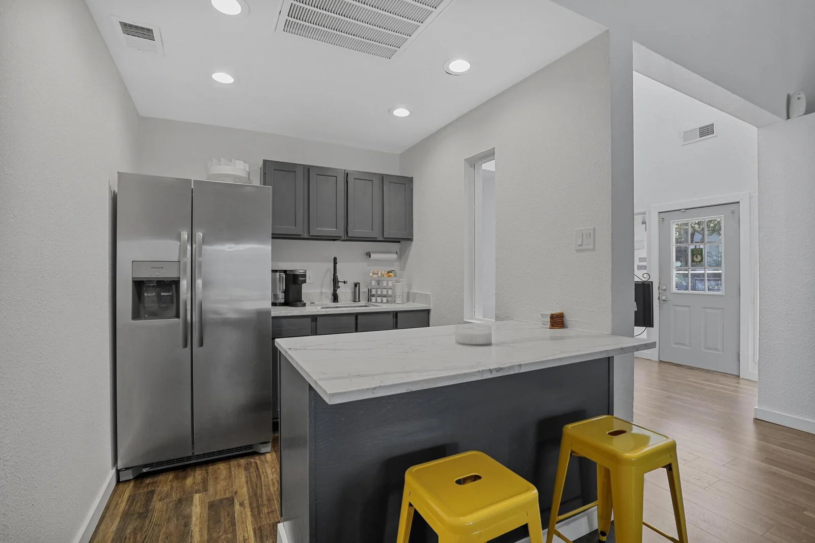 Village Oaks Apartment Homes photo