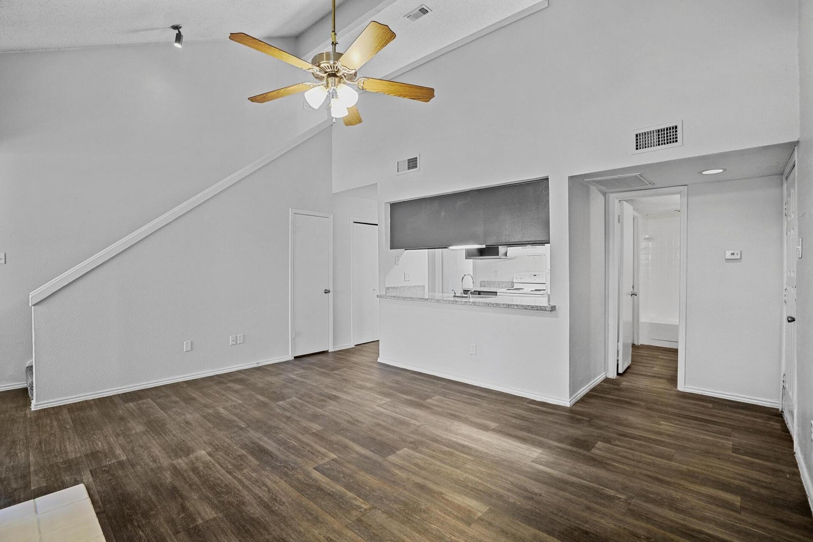 Luxury Vaulted Ceilings in Village Oaks Apartments